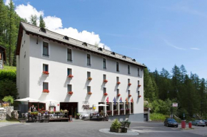 Отель Hotel Ristorante Walser  Гурин 